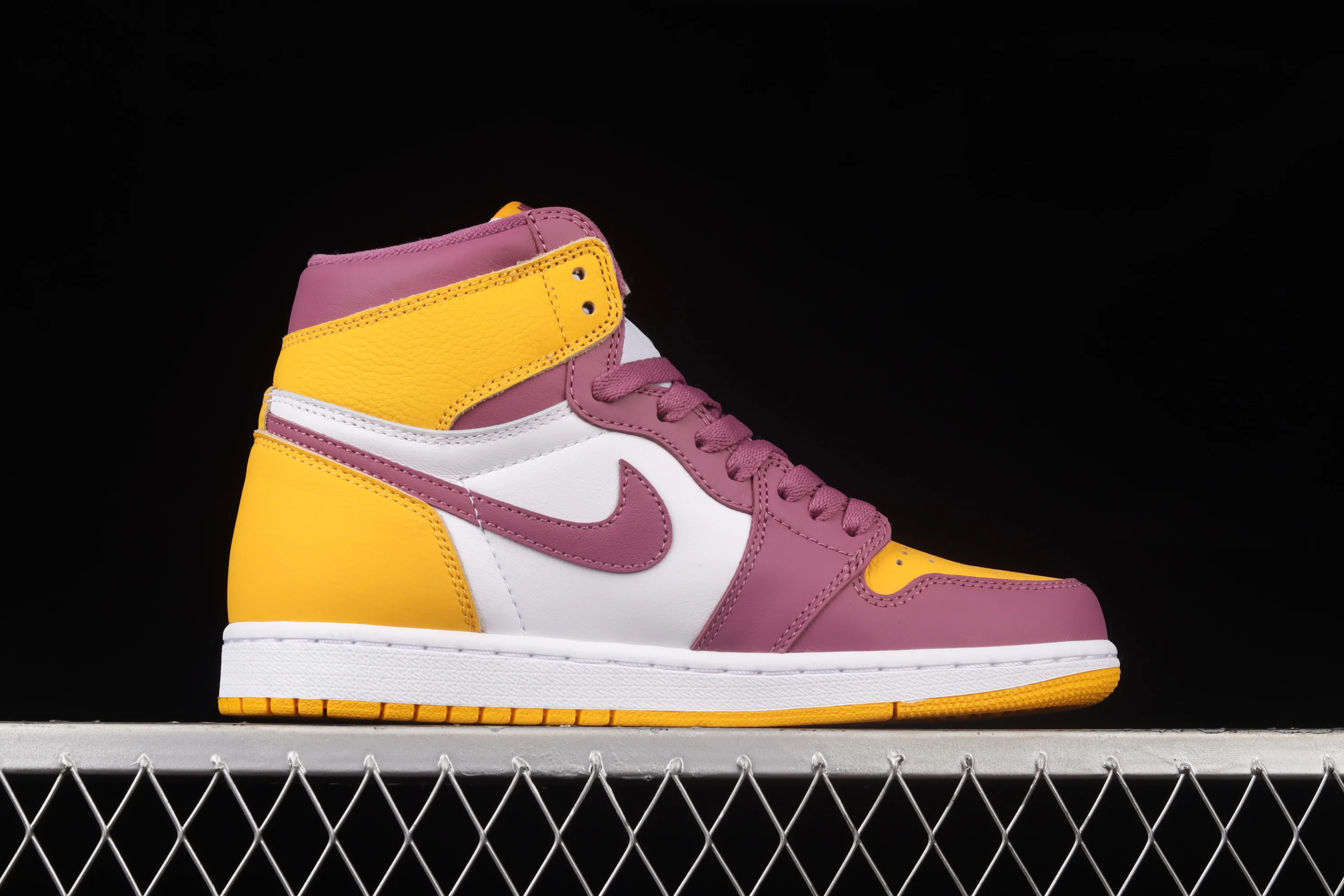 All categories Air Jordan Jordan series basketball shoes Air Jordan 1 High Pure original version Air Jordan 1 "Sail University Red" AJ1 Joe 1 White and Purple Gold Brotherhood high-top basketball shoes 555088-706